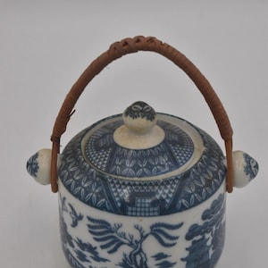 Vintage Asian Blue Willow Porcelain Sugar Bowl Storage Jar Lidded Pot 12cm