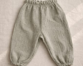 Boho-Babyhöschen, Bio-Baumwollhosen für Kleinkinder, Musselin-Kinderhosen, neutrales Babyoutfit, weiche Gaze-Hosen, Babygeschenk, Haremshose