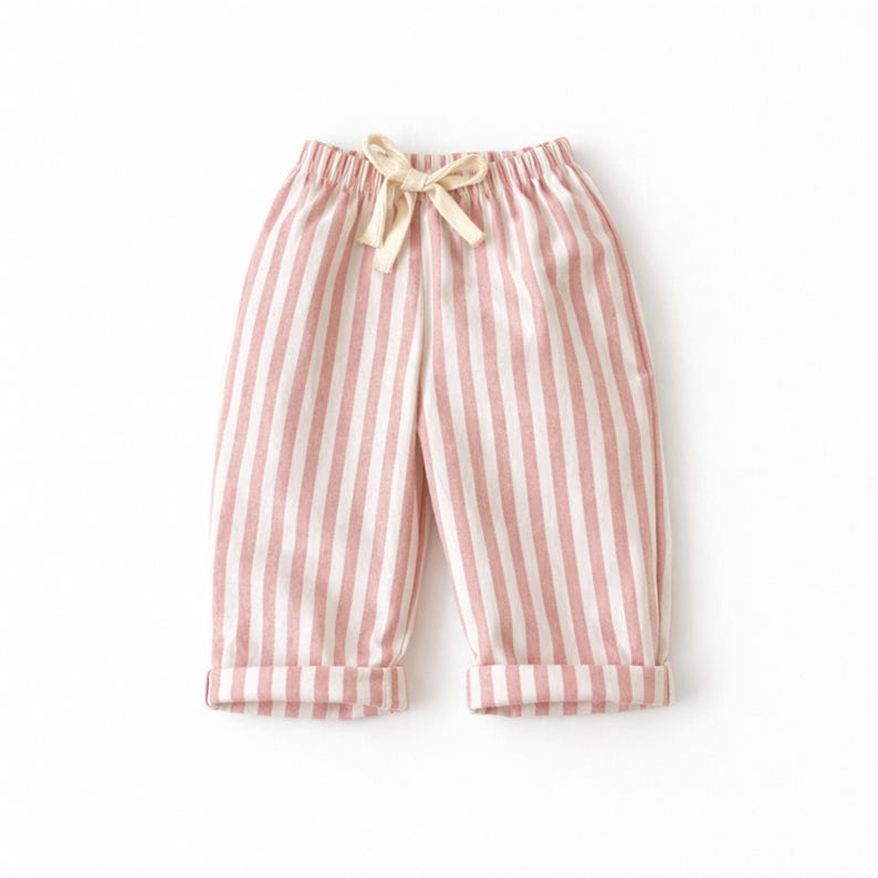 Puede incluir: Pantalones a rayas rosas y blancas con cintura con cord&oacute;n y pu&ntilde;os doblados. Los pantalones son de tejido ligero, perfectos para el clima c&aacute;lido. Las rayas verticales crean un look cl&aacute;sico y atemporal. (Aproximadamente 76 cm de largo)