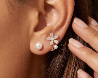 Vergulde pareloorbellen met bloemmotief, delicate bloemvormige oorstekers, elegante parelsieraden voor vrouwen, minimalistische oorbellen voor elke dag, cadeau voor haar