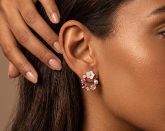Handgemaakte gouden bloemoorstekers, delicate bloemoorbellen voor vrouwen, minimalistische alledaagse sieraden, cadeau voor bruidsmeisjes, cadeau voor haar