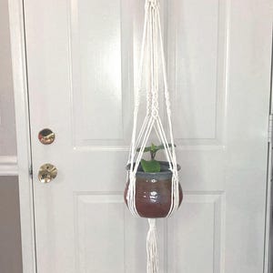 Macrame plant hanger