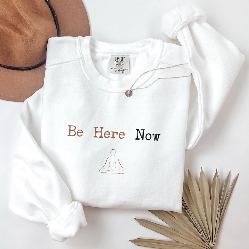 Be Here Now T-Shirt, Inspirational Quote Tee, Yoga Meditation Top, Motivational Graphic Shirt, Casual Comfy Tee, Relaxed Fit Shirt