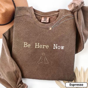 Be Here Now Sweatshirt, Mindfulness Gift, Meditation Apparel, Inspirational Phrase Sweater, Unique Spiritual Clothing