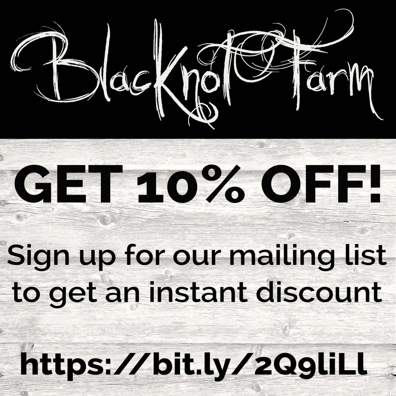 Pu&ograve; includere: Logo di Blackrot Farm su uno sfondo in legno bianco. Il testo recita "GET 10% OFF!" Iscriviti alla nostra mailing list per ottenere uno sconto immediato. https://bit.ly/2QgliLl
