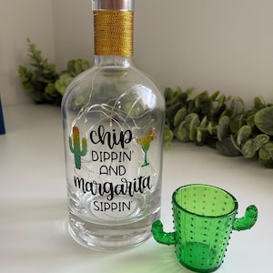 Chip Dippin’ and Margarita Sippin’ Bottle with Cactus Shot Glasses – Fun Fiesta Party Decor, Margarita Gift Set FREE P&P