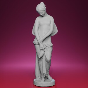 Könnte beinhalten: Eine graue Skulptur einer Frau in drapierter Kleidung, mit gesenktem Kopf und verschränkten Armen. Die Statue steht auf einem runden Sockel. Der Hintergrund ist ein Farbverlauf aus Rosa und Dunkelrot.