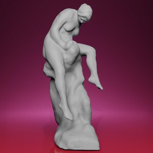 以下が含まれることがあります： 座った姿勢で前傾している人物の灰色の彫刻。その人物は、テクスチャ加工された台座の上にあり、片方の脚が伸びています。彫刻は、ピンクと濃い赤のグラデーションの背景に設定されています。