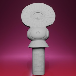 Puede incluir: Una escultura gris claro estilizada con una parte superior circular con un diseño detallado. Debajo de la parte superior hay una sección redondeada con una hendidura central y una base acampanada. La parte inferior tiene un patrón rectangular texturizado.