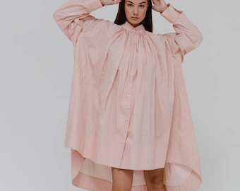 Übergroßes Hemdkleid, Damenkleid in Blush mit entspannter Passform und hohem Kragen, müheloses Midikleid aus Baumwolle, individuelle Passform, Maßanfertigung