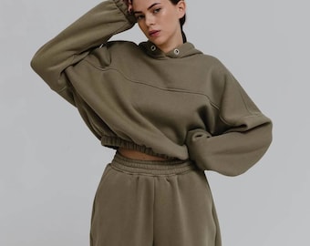 Kurzer Hoodie & Joggers Set, olivgrüner übergroßer Sweatsuit, Hoodie mit Elastischem Saum, Jogginghose mit hoher Taille, Kuscheliger Fleece Loungewear