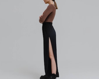 Schwarze Schlitzhose mit hohem Bund, Hose mit entspannter Passform und tiefen Schlitzen, Damen Streetwear, individuelle Passform, Maßanfertigung