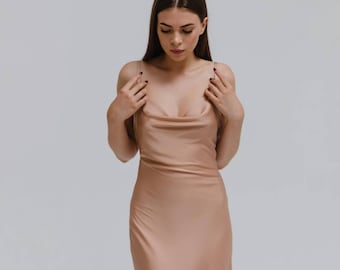 Faux Seide Slip Kleid mit dünnen Trägern, elegantes minimalistisches Satin Kleid, nackte Abendgarderobe, Custom Fit, Maßanfertigung