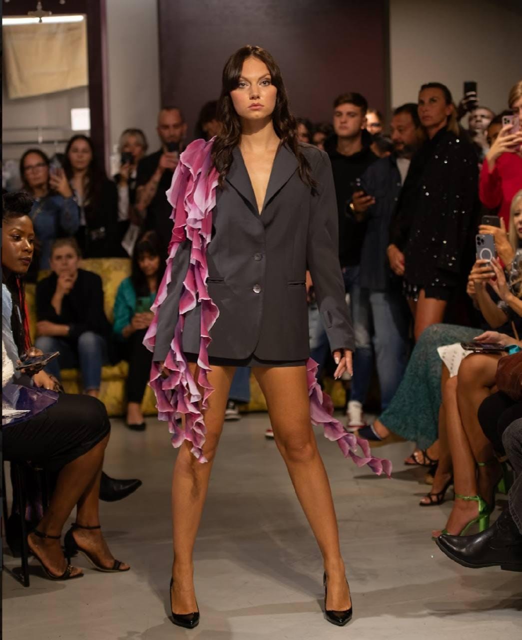 Power Petals. Traje de diseñador para mujer. Chaqueta. Falda.