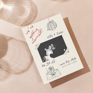 Plantilla de invitación de boda con diseño de "Guarda la fecha" dibujada a mano / Invitación de boda estilo garabato, escrita a mano