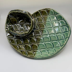 Small Scalloped Green Dip Dish – Handmade Ceramic Mermaid-Scale Snack Tray with Attached Bowl — Swirl Dish Charcuterie | Chaos to Clay