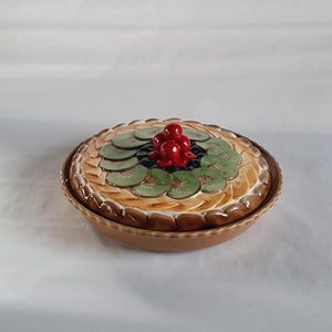 Pojemnik na ciasto jabłkowe - naczynie na ciasto z pokrywką barbotine