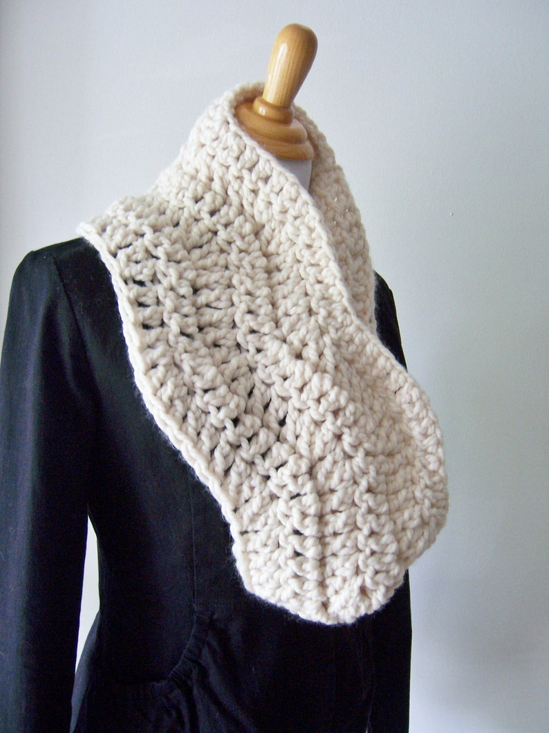 Crochet Circle Scarf, Crochet Cowl, Crochet Neck Warmer, Cream Cowl image 3