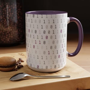Tazza da caffè con codice binario, regalo per programmatore, tazza per coding, tazza per informatica, tazza da caffè per geek, regalo per sviluppatore di software, tazza per amante della tecnologia Purple 15oz