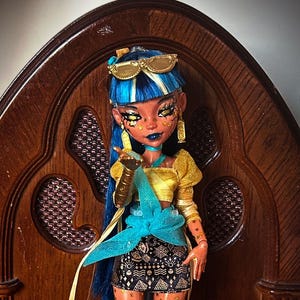 Glitter Serie Cleo De Nile (MonsterHigh Repaint)