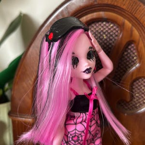 Sleepy Series Draculaura (peinture de poupée)