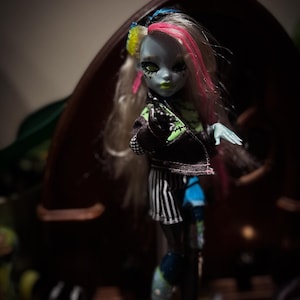 Glitter Series Frankie Stein (Monster High Repaint)