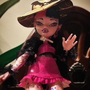 Glitter Series Draculaura (Monster High Repaint)