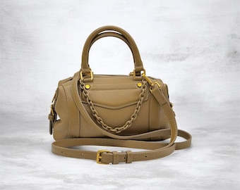 Bolso bandolera mini Boston Sienna de Miravio, de piel vegana.