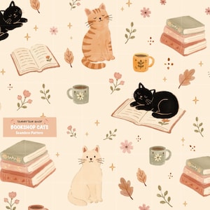 Puede incluir: Un patrón continuo sobre un fondo crema claro con ilustraciones de gatos negros y naranjas, pilas de libros, libros abiertos, tazas y pequeños motivos florales y de hojas. El texto dice TAMMYTAM SHOP BOOKSHOP CATS Seamless Pattern.