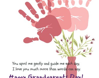Puede incluir: Tarjeta de felicitación con diseño floral y huellas de manos rosas. El texto dice "Happy Grandparents Day!" con un mensaje de amor y aprecio. Un jarrón contiene tallos verdes con pequeñas flores rosas.