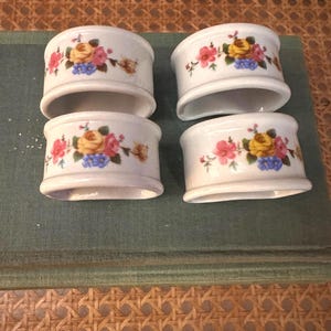 Vintage Floral Ceramic Napkin Rings - Cottagecore Table Decor - Set of 4