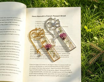 Personalized Birth Flower Bookmark, Real Pressed Flower Resin Bookmark with Engraved Initial Charm, Book Lover Gift,Cozy Reading Gift