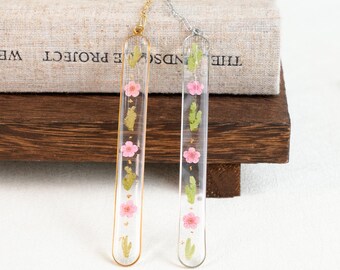 Engraved Pink Forget-Me-Not Resin Bookmark, Real Dried Flowers, Gift for Book Lovers