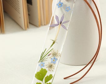 Handmade Botanical Clear Resin Bookmark – Real Dried Flowers Art – Floral Gift for Book Lovers