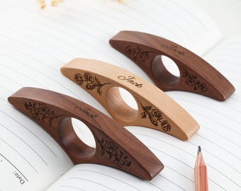 Custom Wooden Thumb Page Holder, Birth Flower Engraved, Gift for Book Lovers