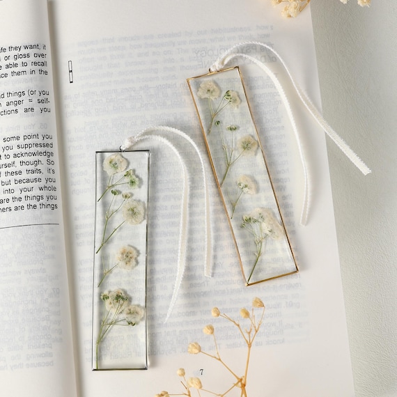 Baby’s Breath Resin Bookmark – Real Pressed Flower Page Marker – Nature Inspired Gift for Readers