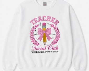 Kokette Lehrer Social Club besticktes Sweatshirt, Schulanfang, Geschenk für Lehrer, Lehrer Bleistift Schleife, Erster Schultag