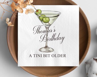 Servilleta de cumpleaños personalizada, servilleta de cóctel Martini, decoración divertida para fiestas de cumpleaños, servilleta con nombre personalizado, regalo de cumpleaños para adultos, Tini Bit Older