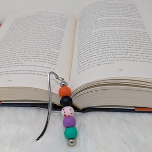 Colorful Halloween Beaded Hook Bookmark – Handmade Creepy Cute Gift for Readers with Rainbow Skull Splatter Bead Charm