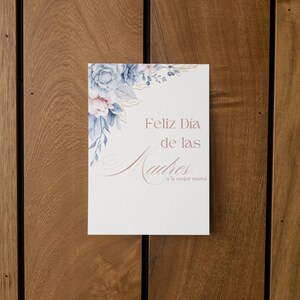 Printable Mother’s Day Card in Spanish with Blue and Pink Florals, Elegant A7 Foldable Card, Digital Download PDF PNG JPEG