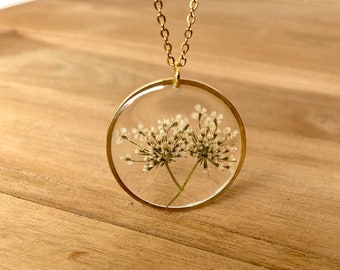 Chain necklace with circle pendant wild Queen Anne's lace flower inclusion. Gift for her. Boho style. Presses flower jewelry