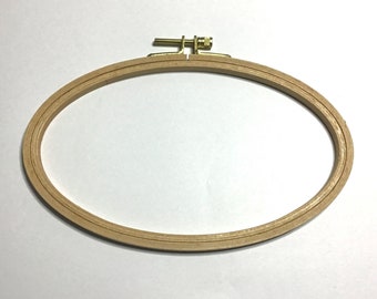 Horizontal oval embroidery hoops