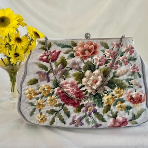 Bolso de mano vintage de punto de aguja con asa superior y cadena plateada
