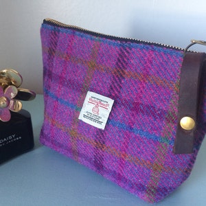 Harris tweed pouch,purple cosmetic pouch, gift for her, mom gift, girlfriend gift, wife gift, purple pouch, purple purse, make up bag