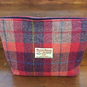 Pink Harris tweed wash bag, Pink toiletry purse, mom gift, women's gift, women's Christmas gift, Scottish gift, plaid wash bag.