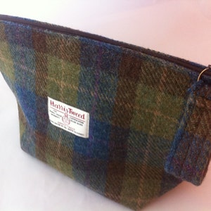Mens wash bag, mens toiletry bag, mens shave bag. Harris tweed wash bag, Harris tweed toiletry bag, Harris tweedshave bag.