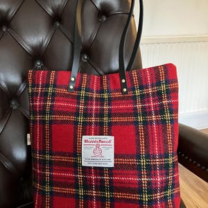 Wunderschöne handgefertigte Harris Tweed Bag Tragetasche - Einzigartige und stilvolle Accessoires für jeden Anlass.