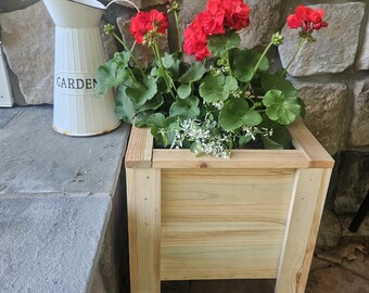 Handgefertigte Outdoor Cedar Planter Box | Rustikaler Garten Übertopf | Wetterfester Blumenkasten