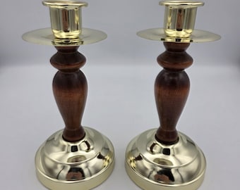 Portavelas vintage de latón y madera para interiores, candelabros cónicos y votivos.