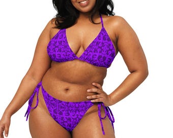 Fioletowe bikini typu stringi z recyklingu z geometrycznym motywem